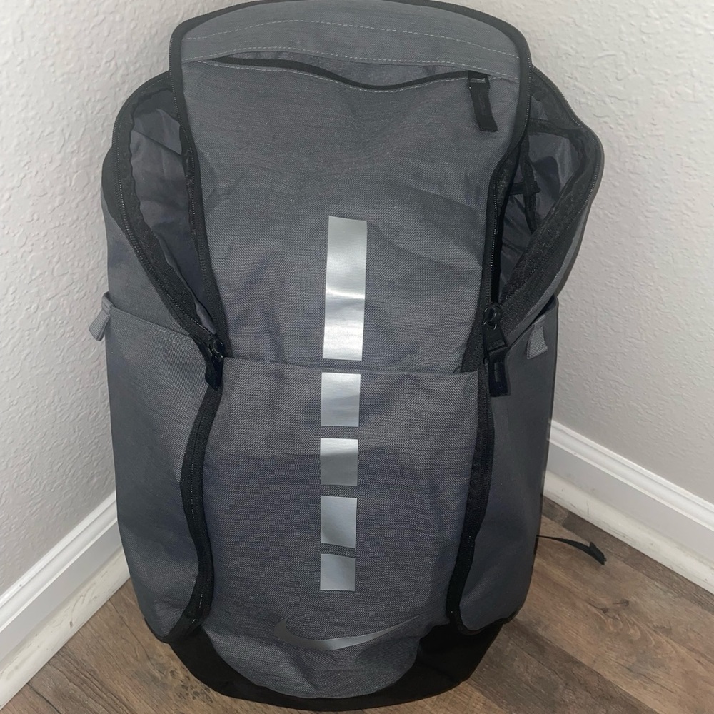 Nike Elite Pro Basketball/Sports backpack in grey